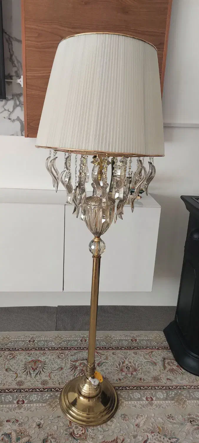 اباژور ایستاده|چراغ خواب و آباژور|نجف‌آباد, امام خمینی|دیوار