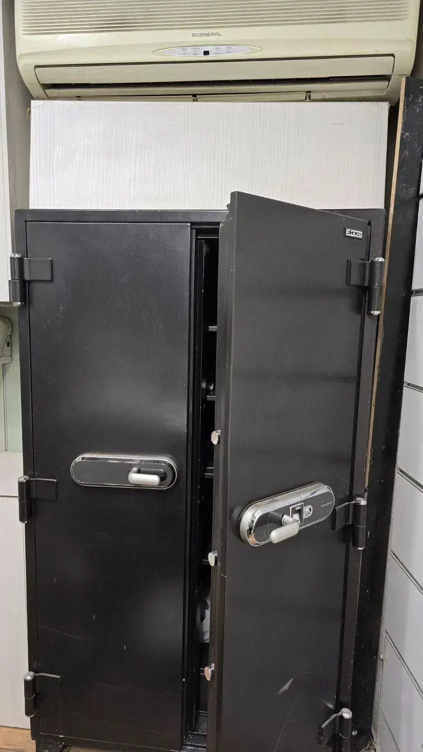 اجاره مغازه روبروی بیمارستان صدوقی|اجارهٔ مغازه و غرفه|اصفهان, رکن الدوله غربی|دیوار