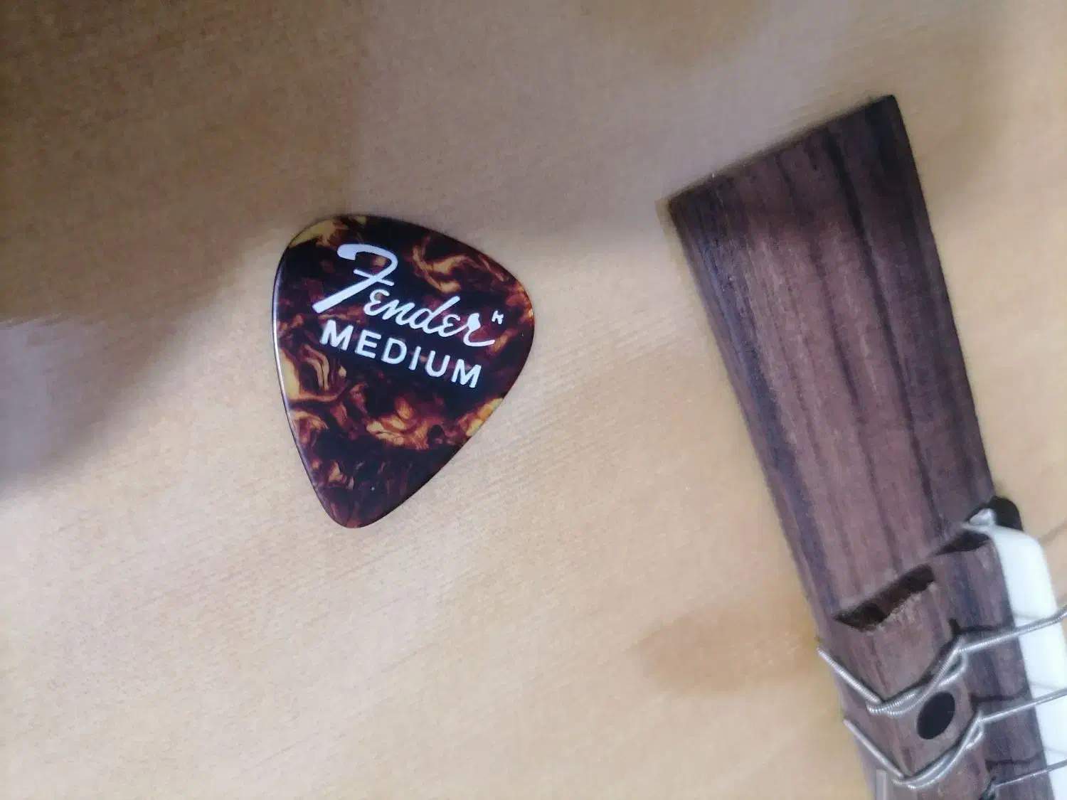 گیتار دیوایزر نو|گیتار، بیس، امپلیفایر|قم, چهل درخت|دیوار