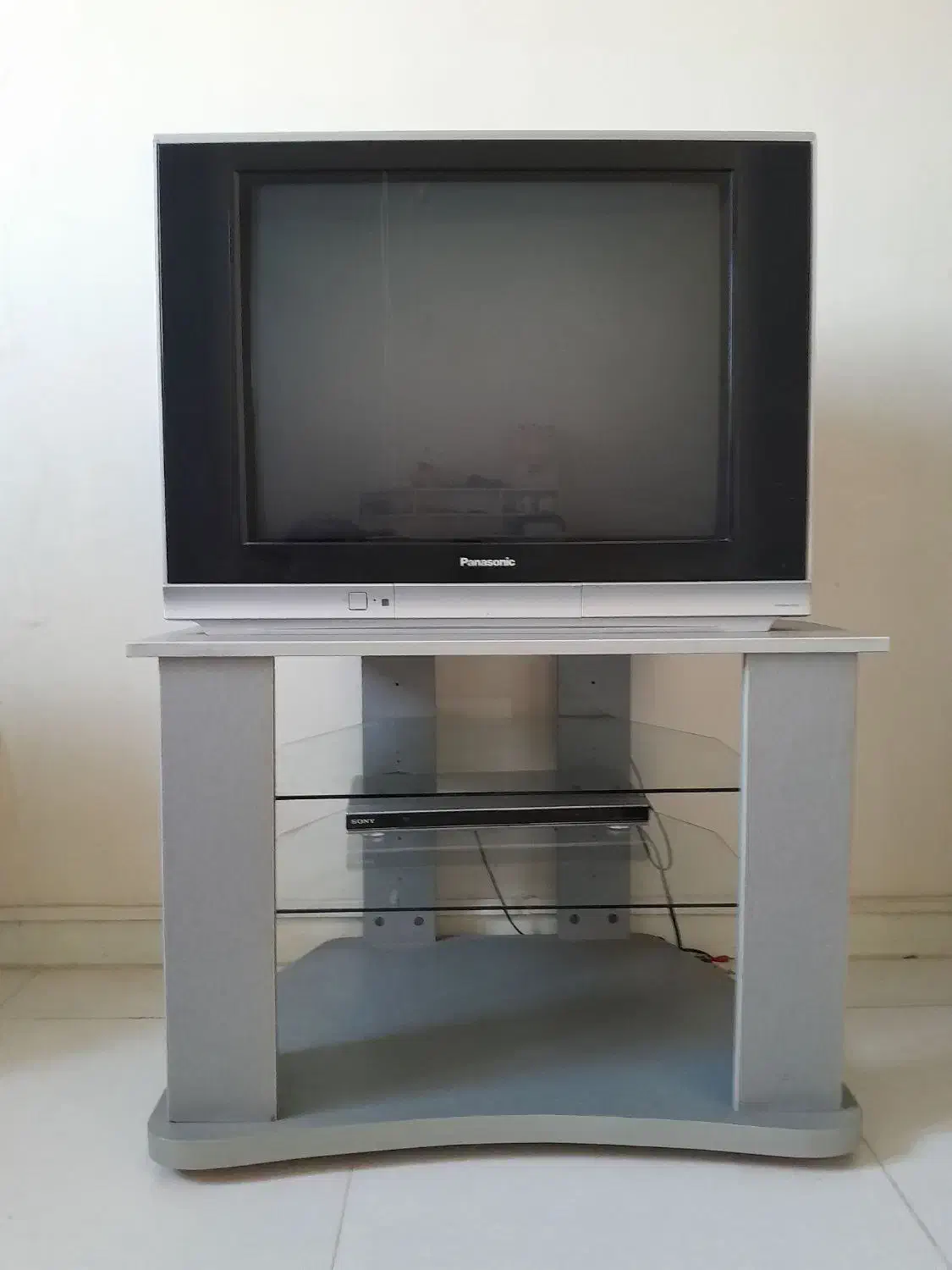 تلویزیون 29 اینچ به همراه میز|تلویزیون و پروژکتور|اهواز, کمپلو جنوبی|دیوار