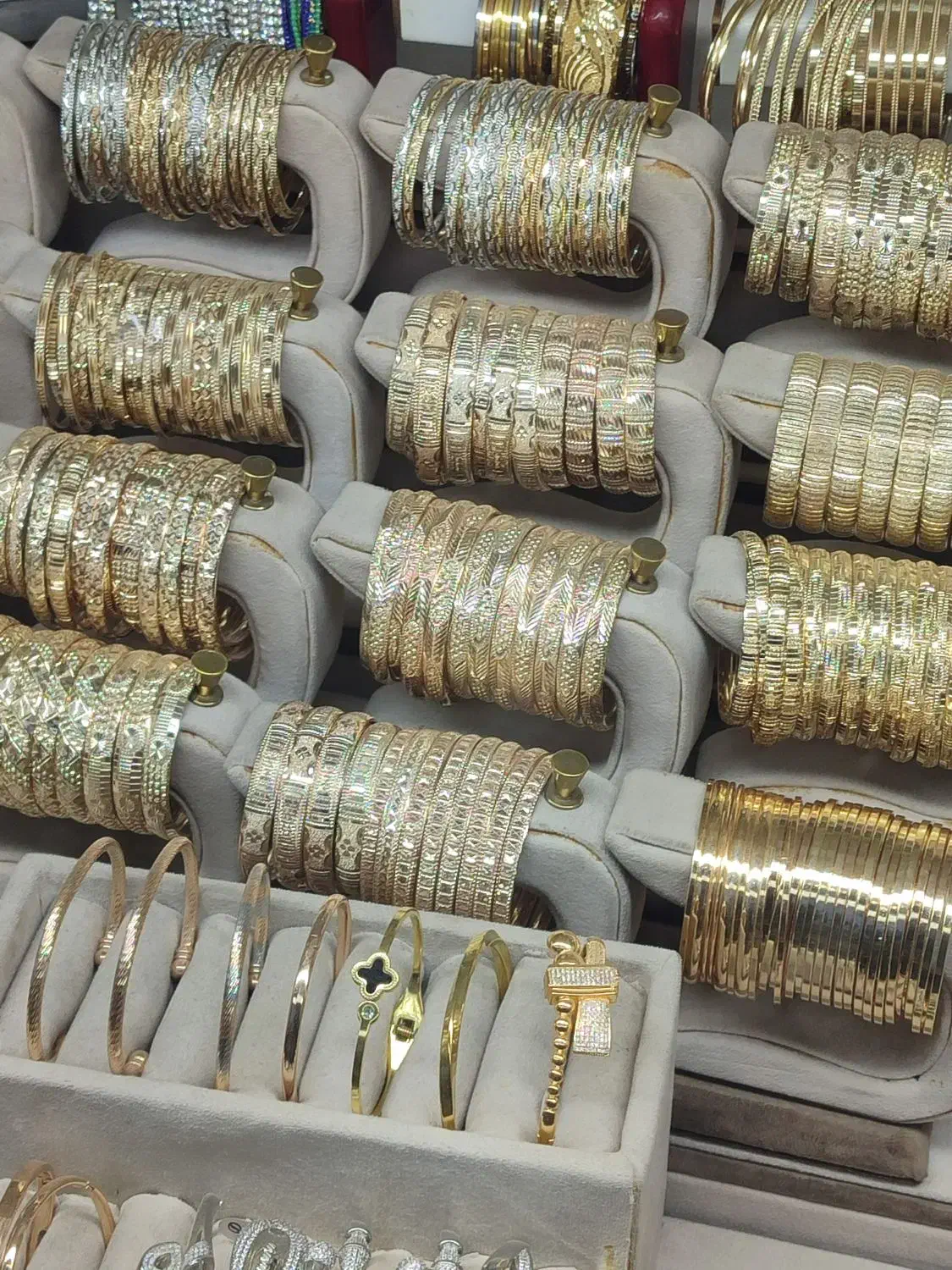 مقداری طلا پیدا شده|جواهرات|مشهد, شهرک مهر آباد|دیوار