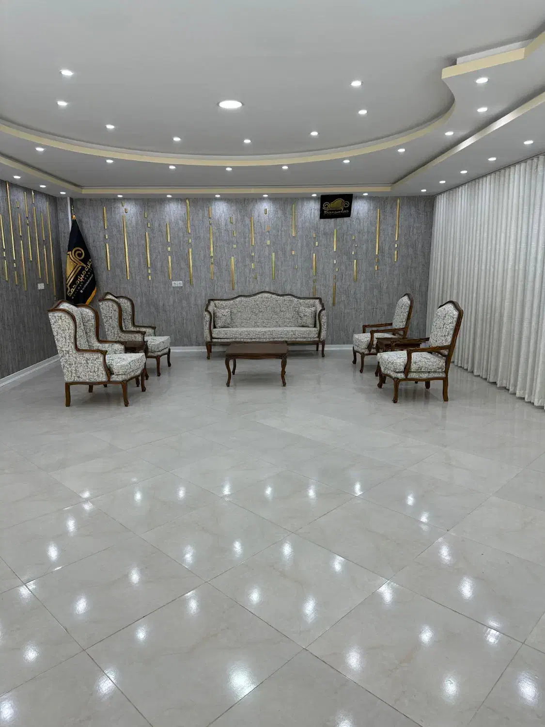 مبل کلاسیک مکعبی|مبلمان خانگی و میز عسلی|ایلام, |دیوار