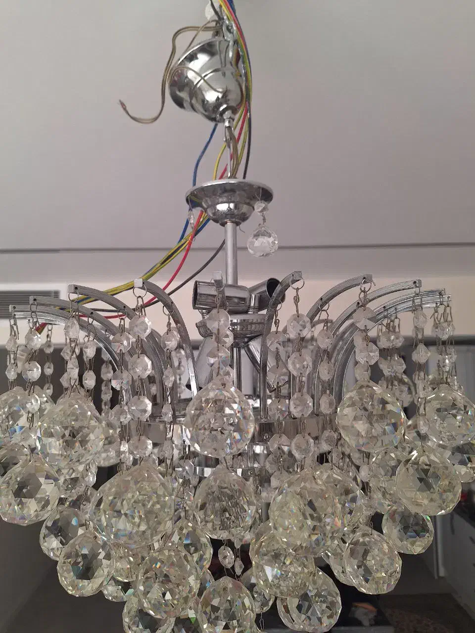 لوستر کریستالی نقره ای|لوستر و چراغ آویز|کرج, برغان|دیوار