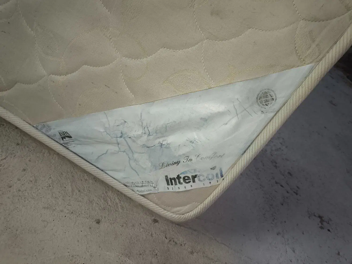 تشک|تشک تختخواب|کیش, |دیوار