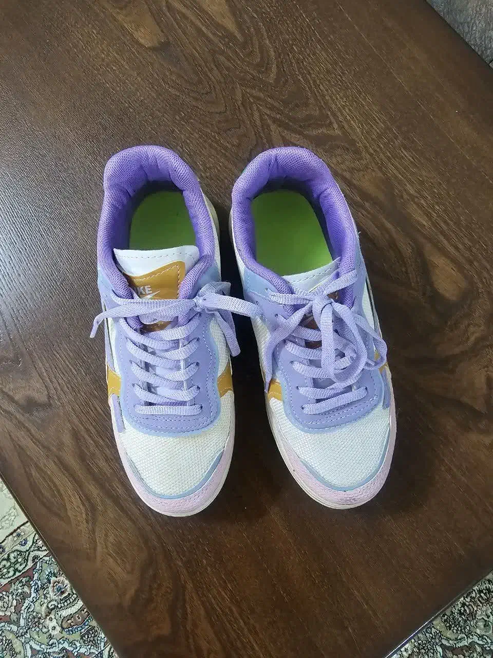 کفش|کیف، کفش، کمربند|گلبهار, شهر جدید گلبهار|دیوار