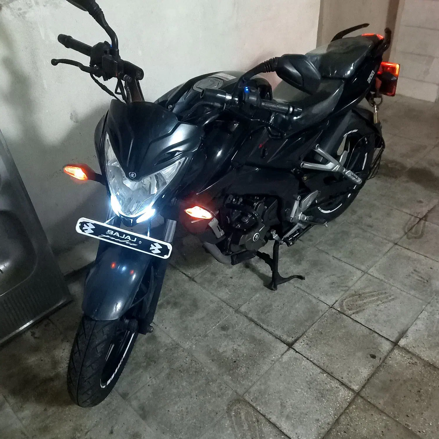 Ns 200|موتورسیکلت|تهران, شهرک ولیعصر جنوبی|دیوار