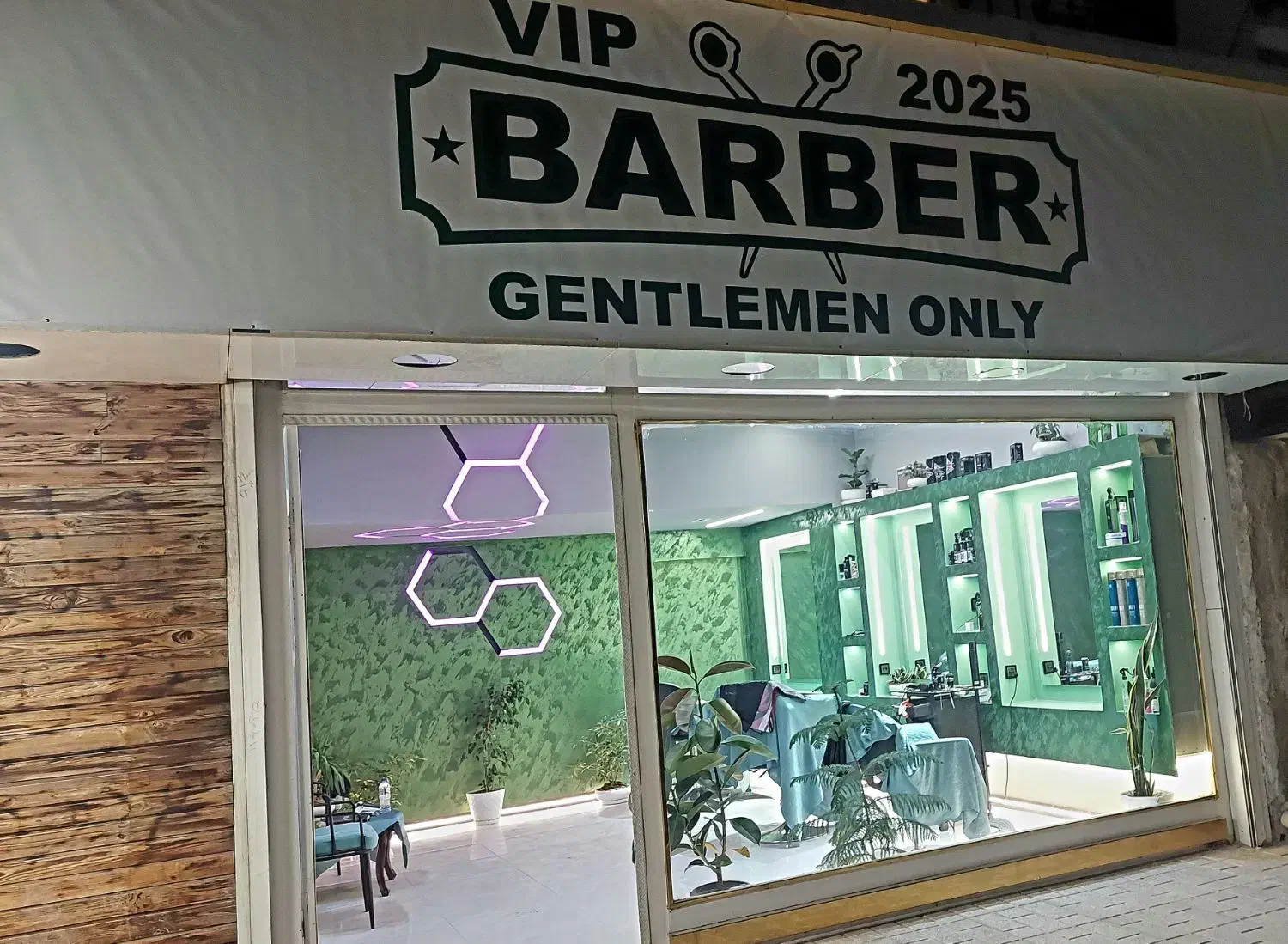 استخدام آرایشگر مردانه در محیطی با دیزاین لاکچری|استخدام درمانی، زیبایی، بهداشتی|کرج, ساماندهی|دیوار