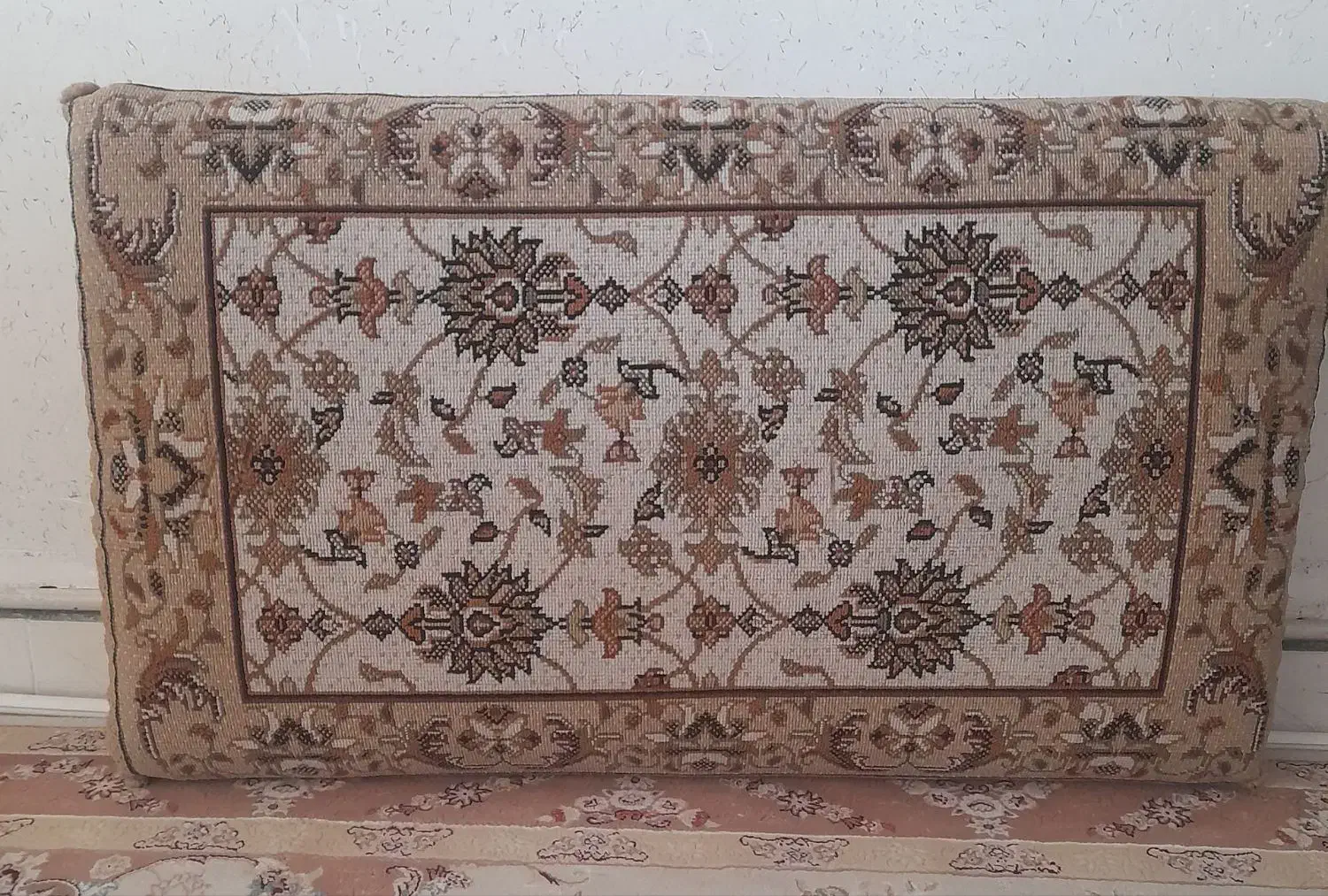 پشتی|پشتی|اقبالیه, |دیوار