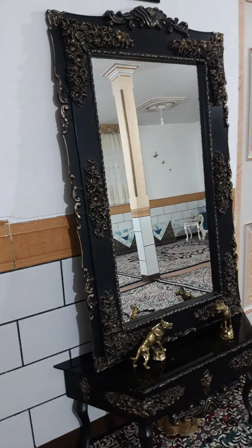 میز و آیینه سالم و تمیز|آینه|زالیان, |دیوار