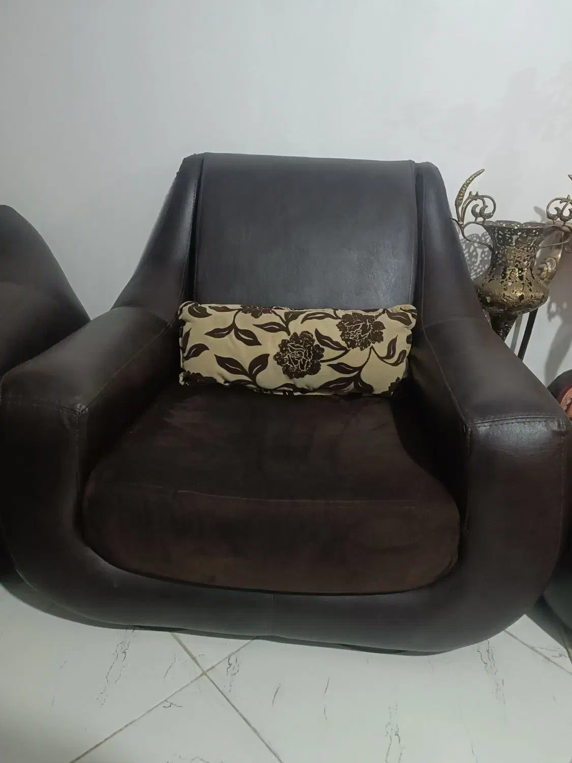 مبل چرم راحتی|مبلمان خانگی و میز عسلی|خرمآباد, |دیوار