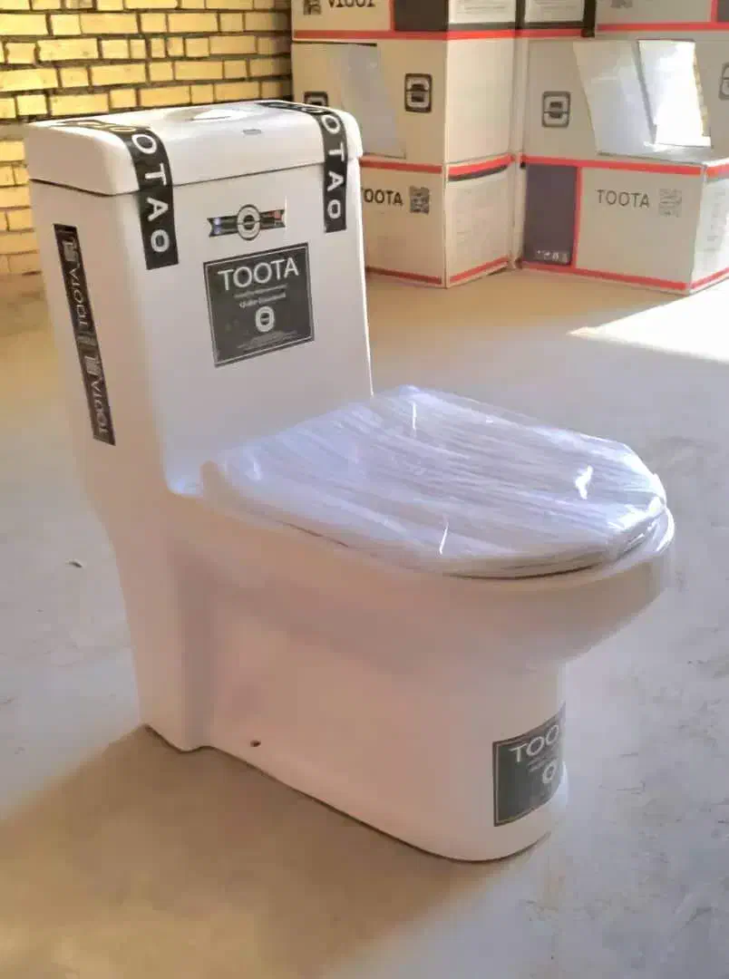 فرنگی توتا خودشور دار مخزن بزگ|لوازم سرویس بهداشتی|یاسوج, |دیوار