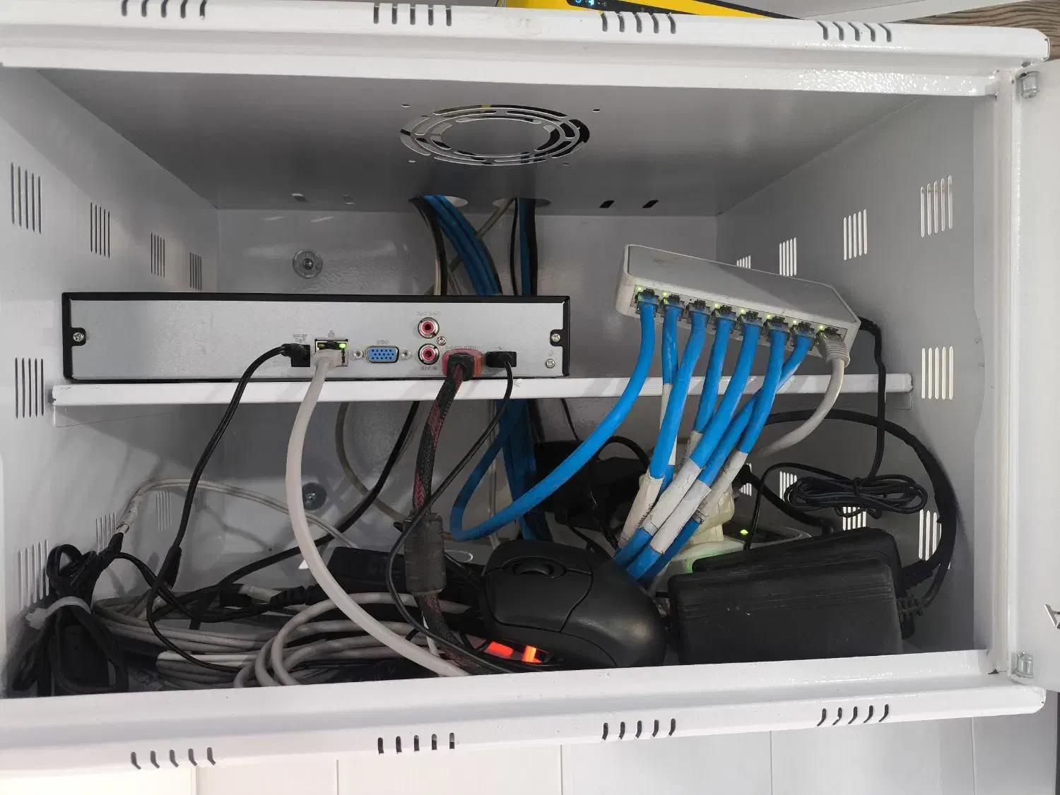 بازدید و نصب دوربین و دزدگیر و انتقال تصویر|خدمات پیشه و مهارت|مشهد, الهیه|دیوار