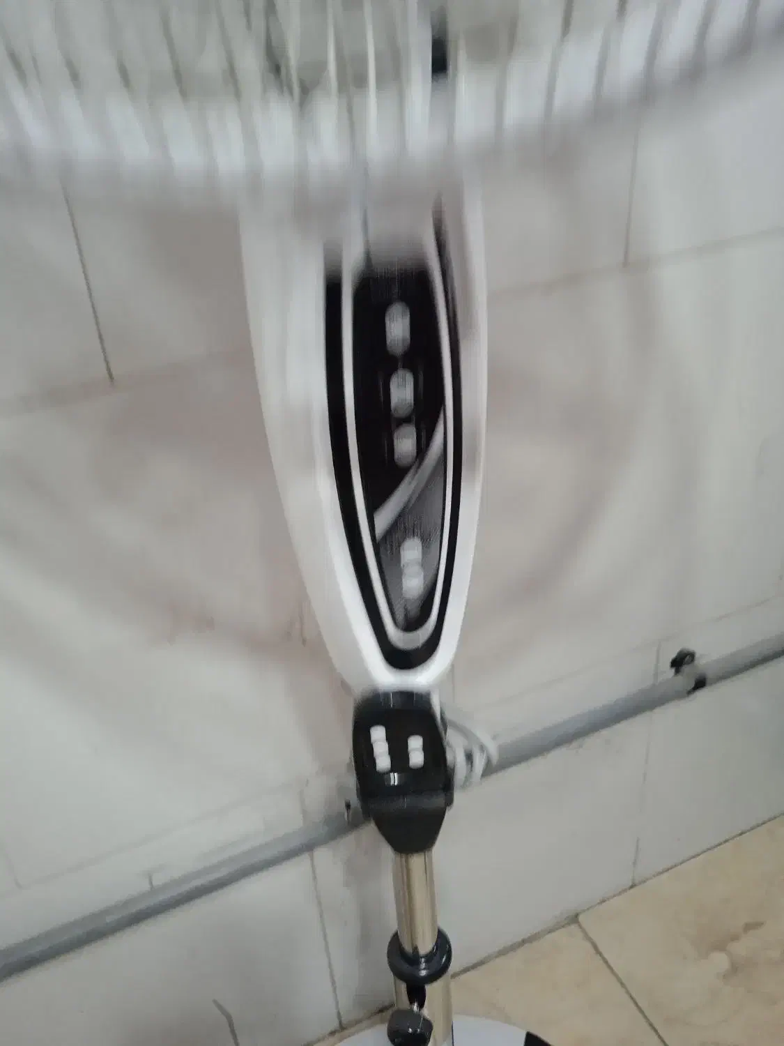 پنکه پایه بلند کنترل دار شروین آکبند|پنکه و تصفیه‌کنندهٔ هوا|کرج, حصارک بالا|دیوار