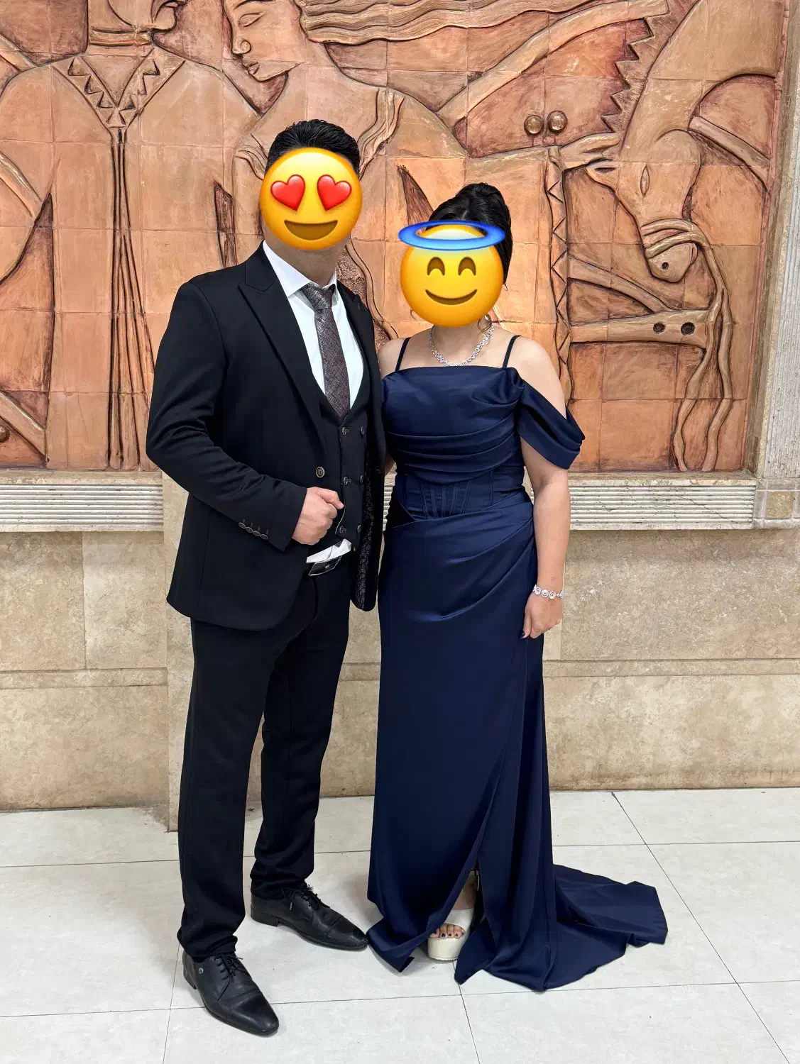 لباس مجلسی|لباس|رشت, پل تالشان|دیوار