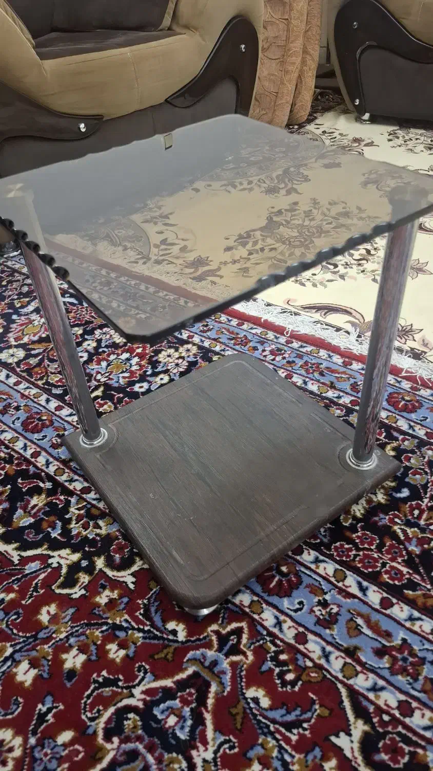یک عدد میز مربع شیشه ای و سه عدد گل میز|مبلمان خانگی و میز عسلی|شیراز, ریاستی|دیوار