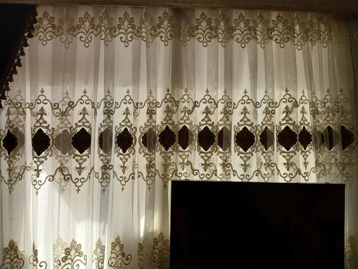 پرده ای تور در حد نو با قیمت مناسب بفروش می رسد.|پرده، رانر، رومیزی|سراب, |دیوار