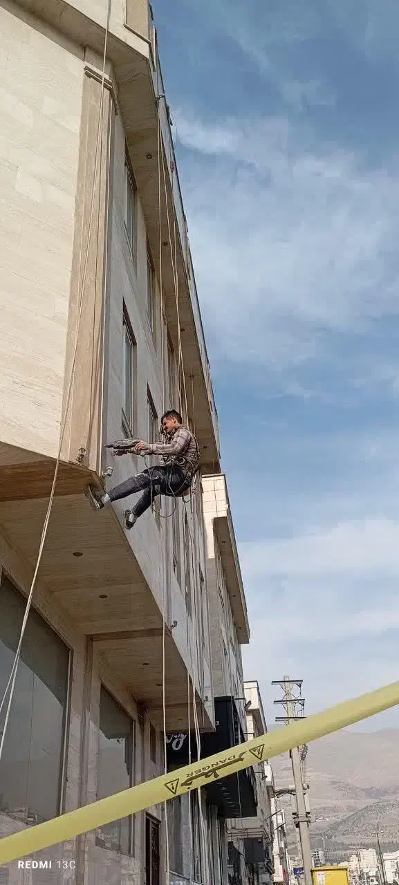 پیچ و رولپلاک نما کار در ارتفای راپل بندباز|خدمات پیشه و مهارت|کرج, حصارک بالا|دیوار