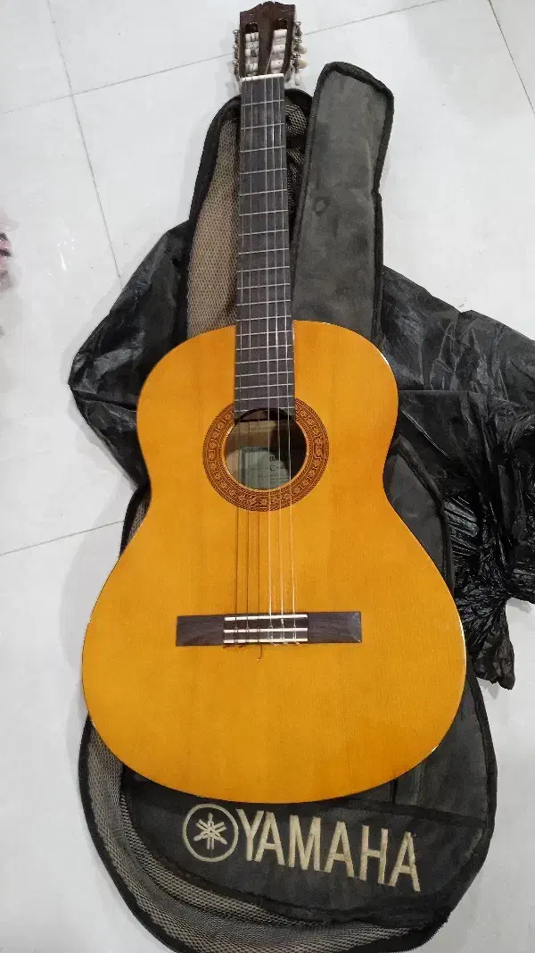 گیتار یاماها c40 اصل|گیتار، بیس، امپلیفایر|بوشهر, |دیوار