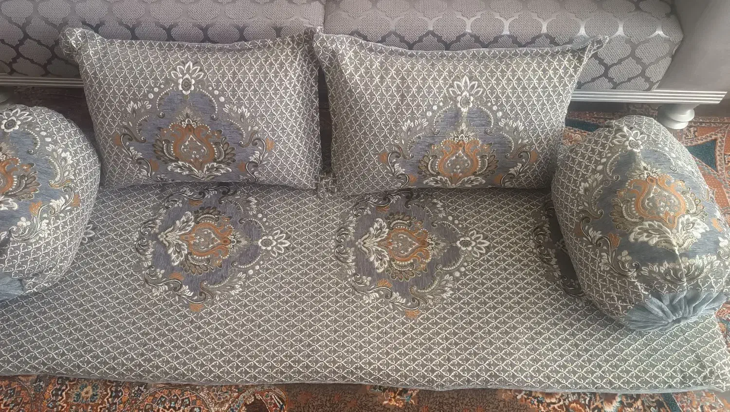 شاه نشین|پشتی|اصفهان, قهجاورستان|دیوار