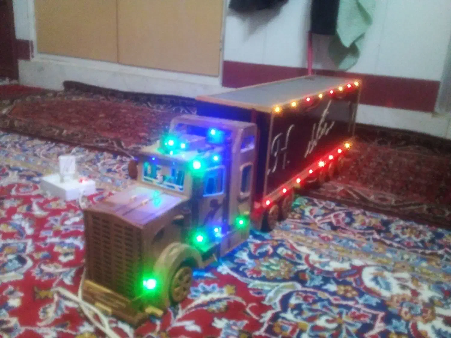 ماکت ماشین سنگین ماک|مجسمه، تندیس، ماکت|قم, زاویه|دیوار