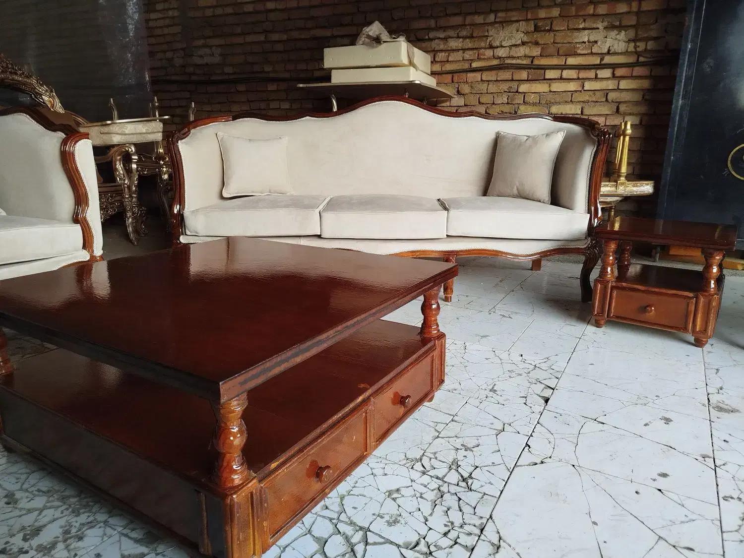 تولیدی مبل کویین فرانسوی و سرویس خواب|مبلمان خانگی و میز عسلی|مرند, |دیوار