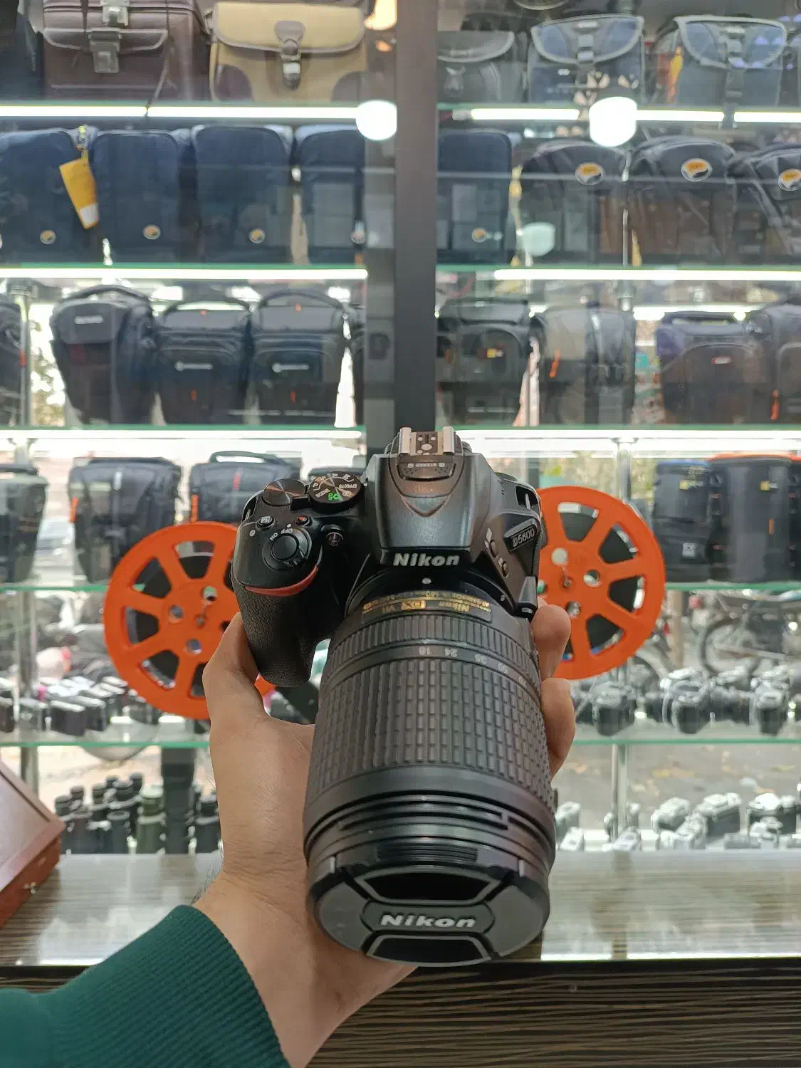 Nikon 5600 lens 18-140|دوربین عکاسی و فیلم‌برداری|تهران, پامنار|دیوار