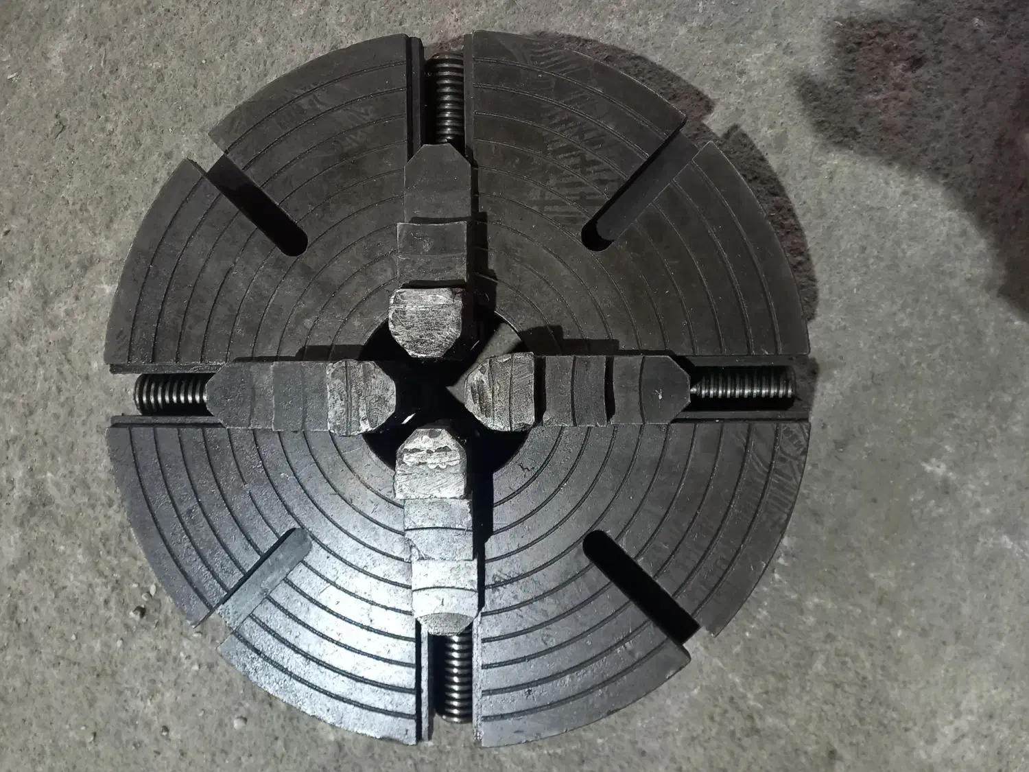 چهار نظام نامنظم|ماشین‌آلات صنعتی|باسمنج, |دیوار