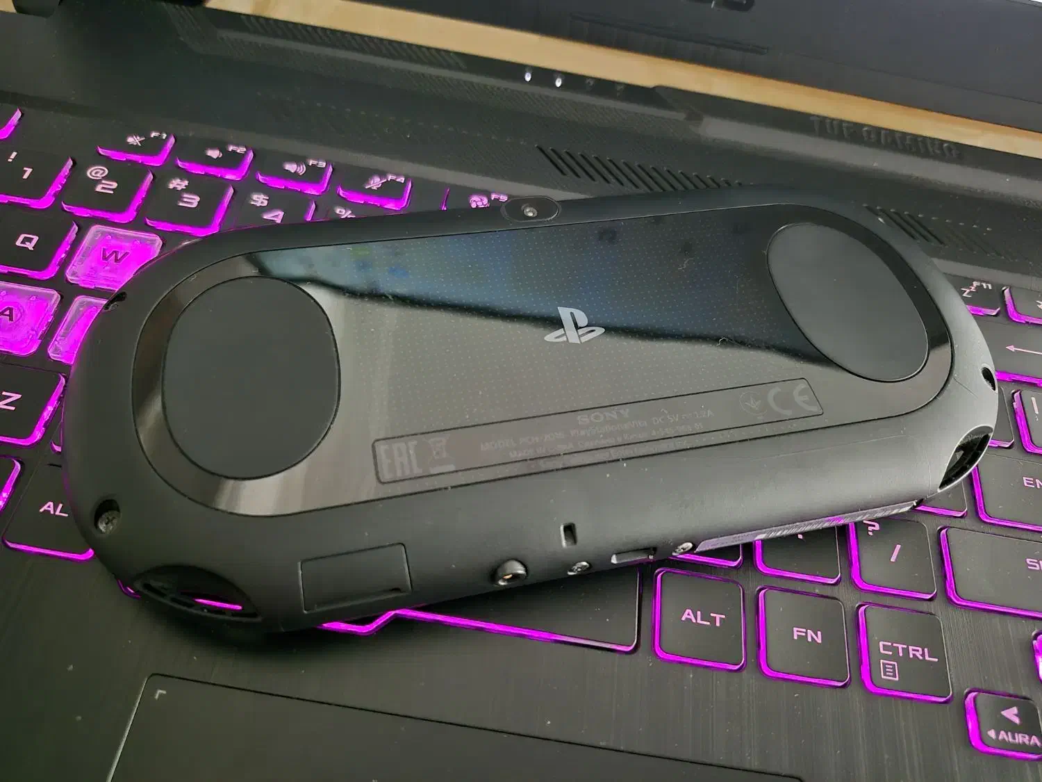 پلی استیشن ویتا|کنسول، بازی ویدئویی و آنلاین|شیراز, آزادگان|دیوار