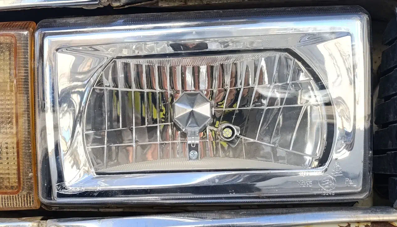 یک جفت چراغ هدلایت و چهار حلقه لاستیک 14|قطعات یدکی و لوازم جانبی|جوانرود, |دیوار