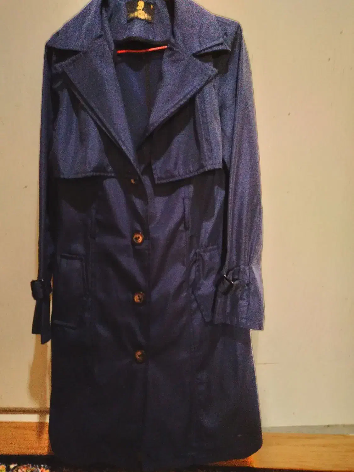 بارانی سورمه ای|لباس|قدس, شهرقدس|دیوار