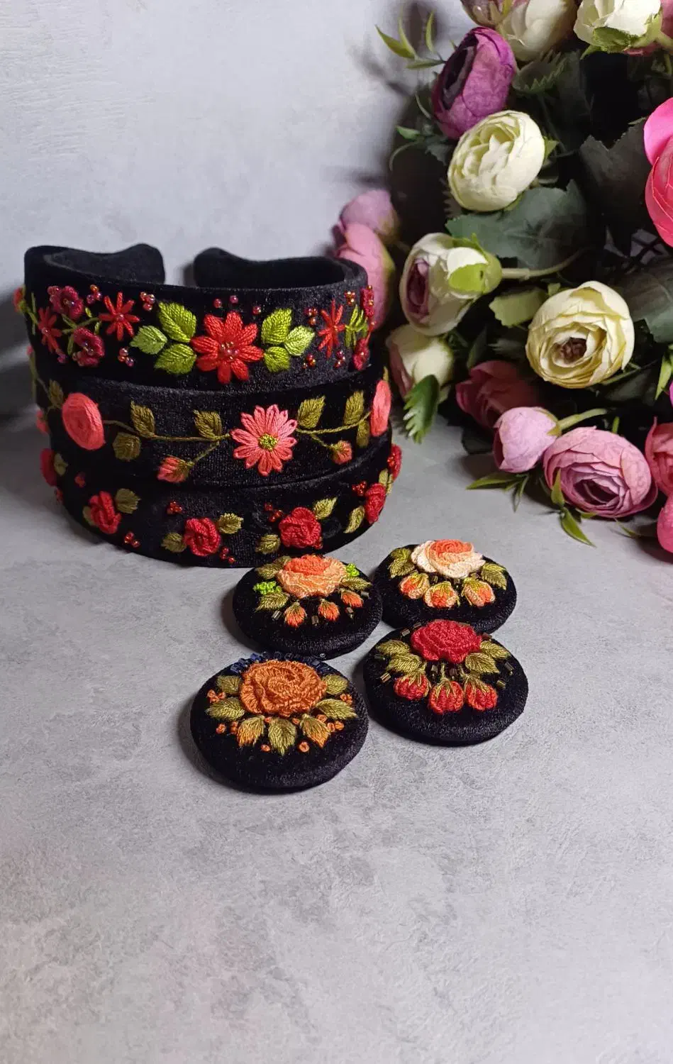 تل و گلسینه وبند عینک های گلدوزی شده با دست|صنایع دستی و سایر لوازم تزئینی|اراک, |دیوار