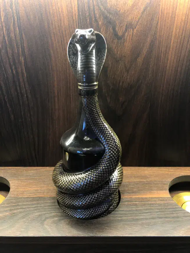 بطری شیشه خالی فوق کلکسیونی کمیاب مار|کلکسیون و سرگرمی|تهران, الهیه|دیوار