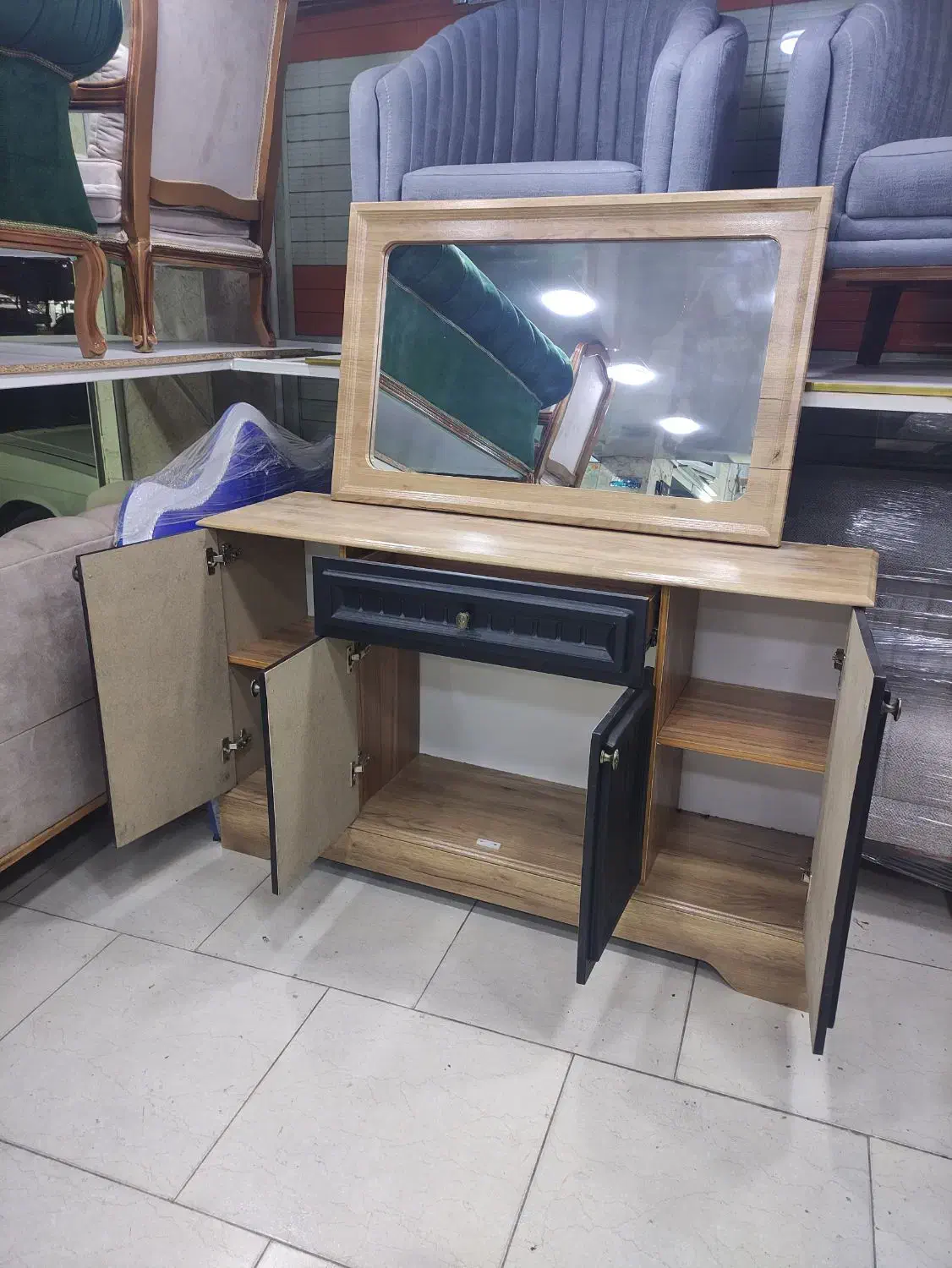 دکوری کنسول با اینه وکیوم|بوفه، ویترین، کنسول|رشت, گلزاران|دیوار