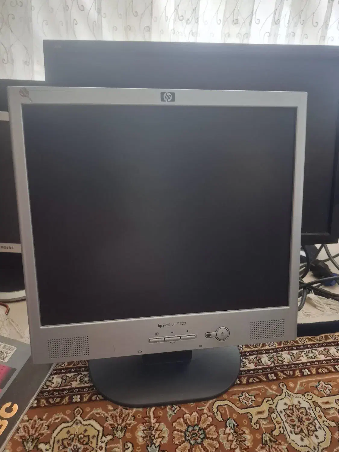 مانیتور قدیمی و جدید|قطعات و لوازم جانبی رایانه|شیراز, محراب|دیوار