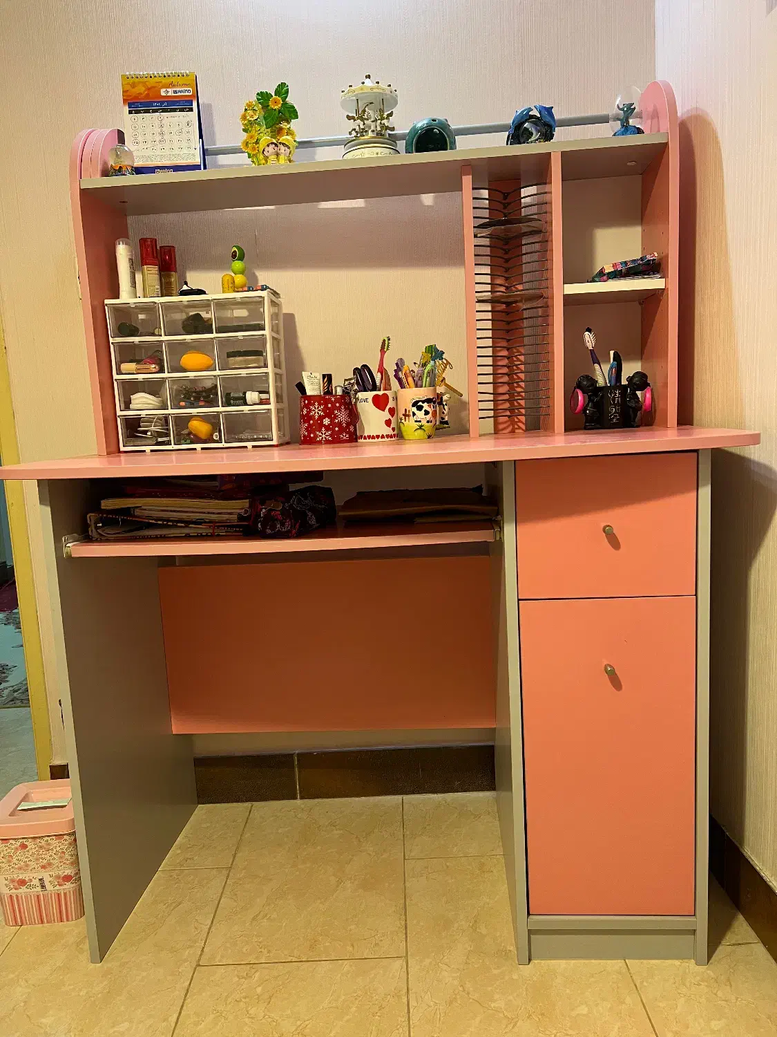 تخت و میز تحریر آپادانا و تشک تن آسا|تخت و سرویس خواب|رشت, کاکتوس|دیوار