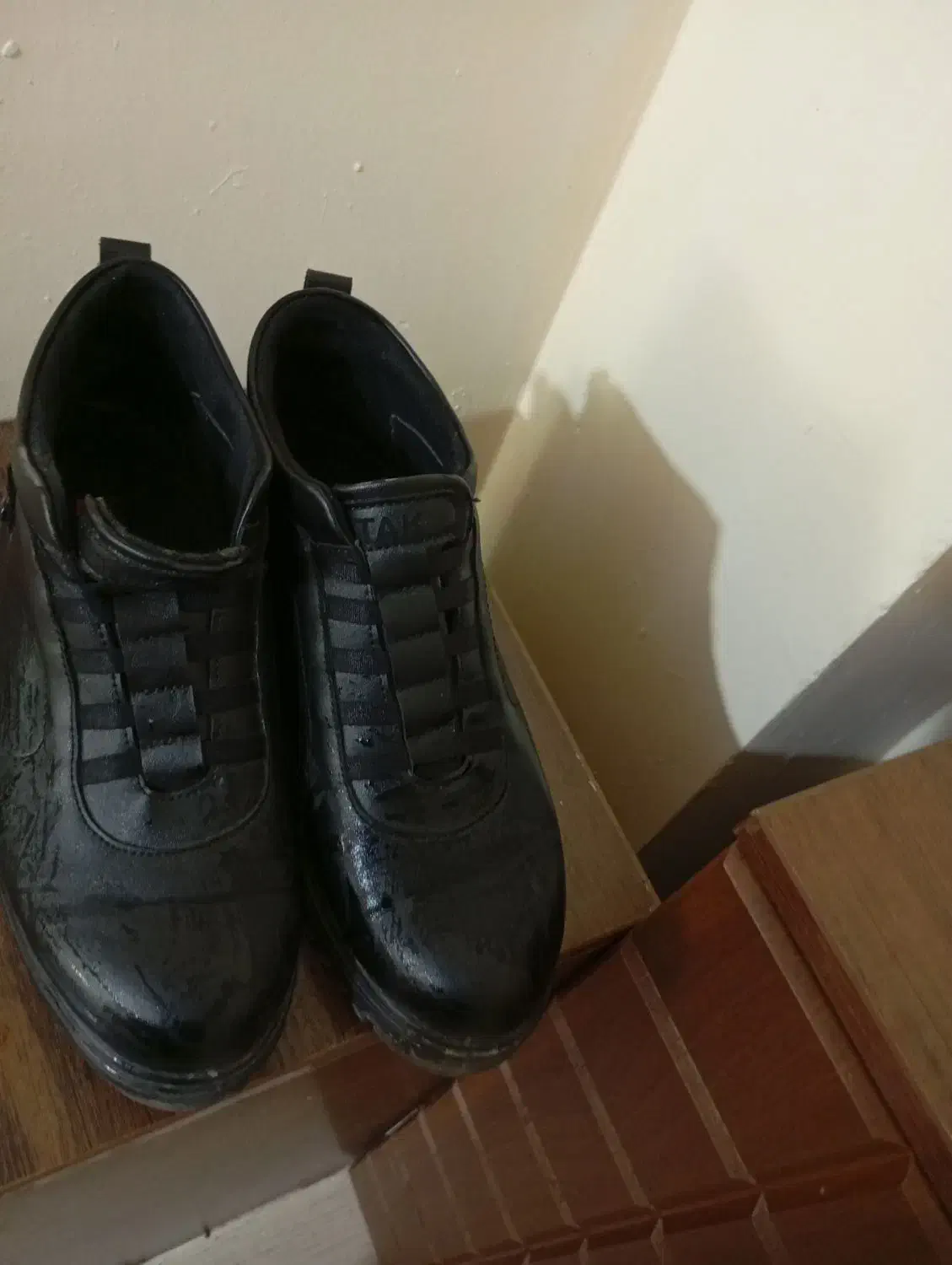 سلام‌یک‌جفت‌بوت‌وکفش‌وجلسی‌بفروش‌میرسد|کیف، کفش، کمربند|بروجرد, |دیوار