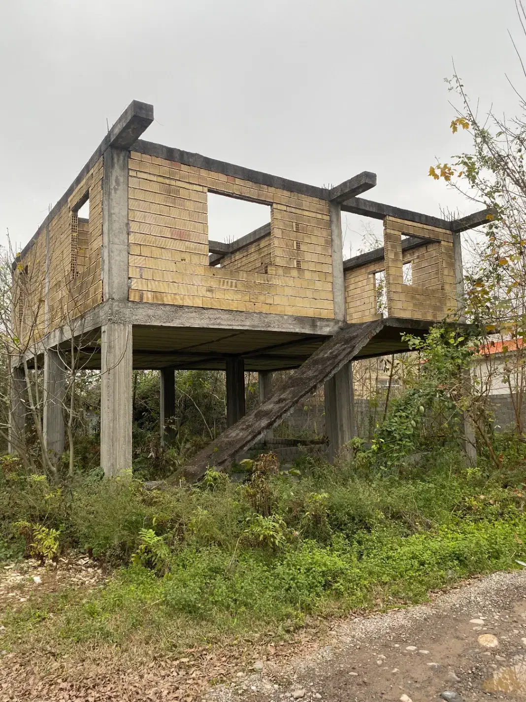 ویلا نیمه ساخت سراوان سنگر قاضیان|فروش خانه و ویلا|رشت, منظریه|دیوار