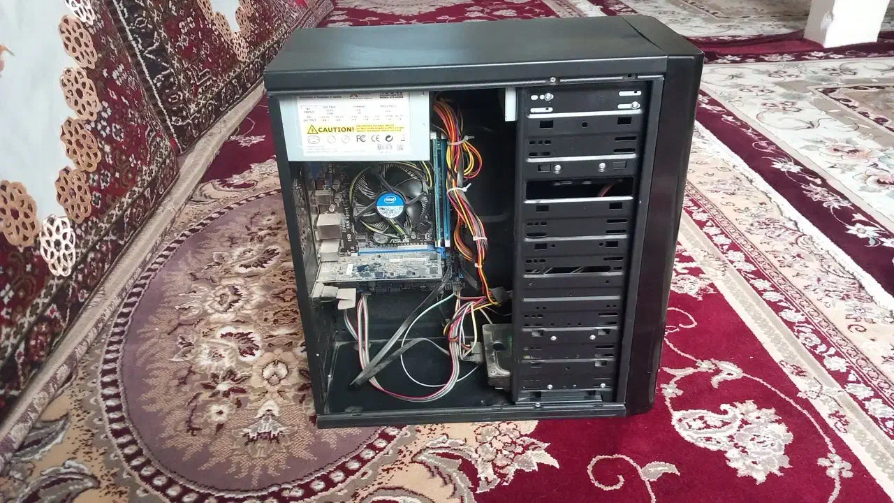 میز و کامپیوتر|رایانه رومیزی|تویسرکان, |دیوار