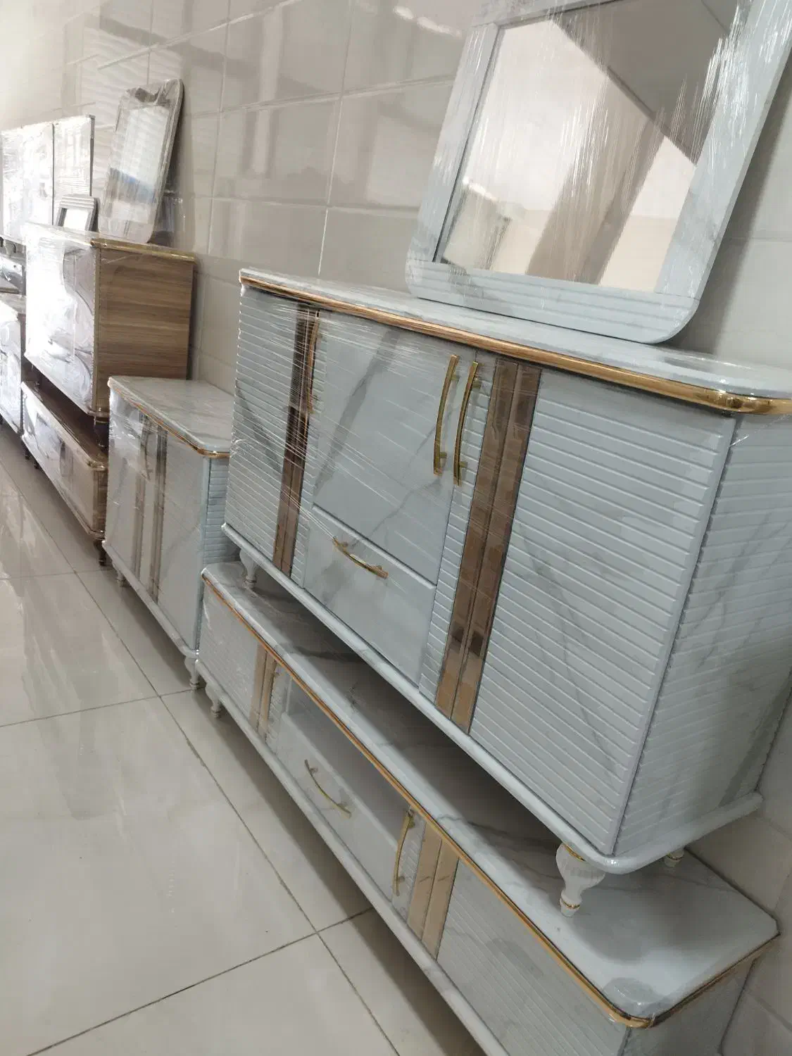 آینه و کنسول|بوفه، ویترین، کنسول|اسلامآباد غرب, |دیوار