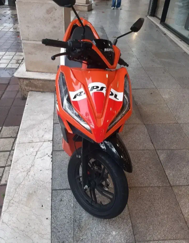 کلیک ۱۵۰|موتورسیکلت|لاهیجان, شیشه گران|دیوار