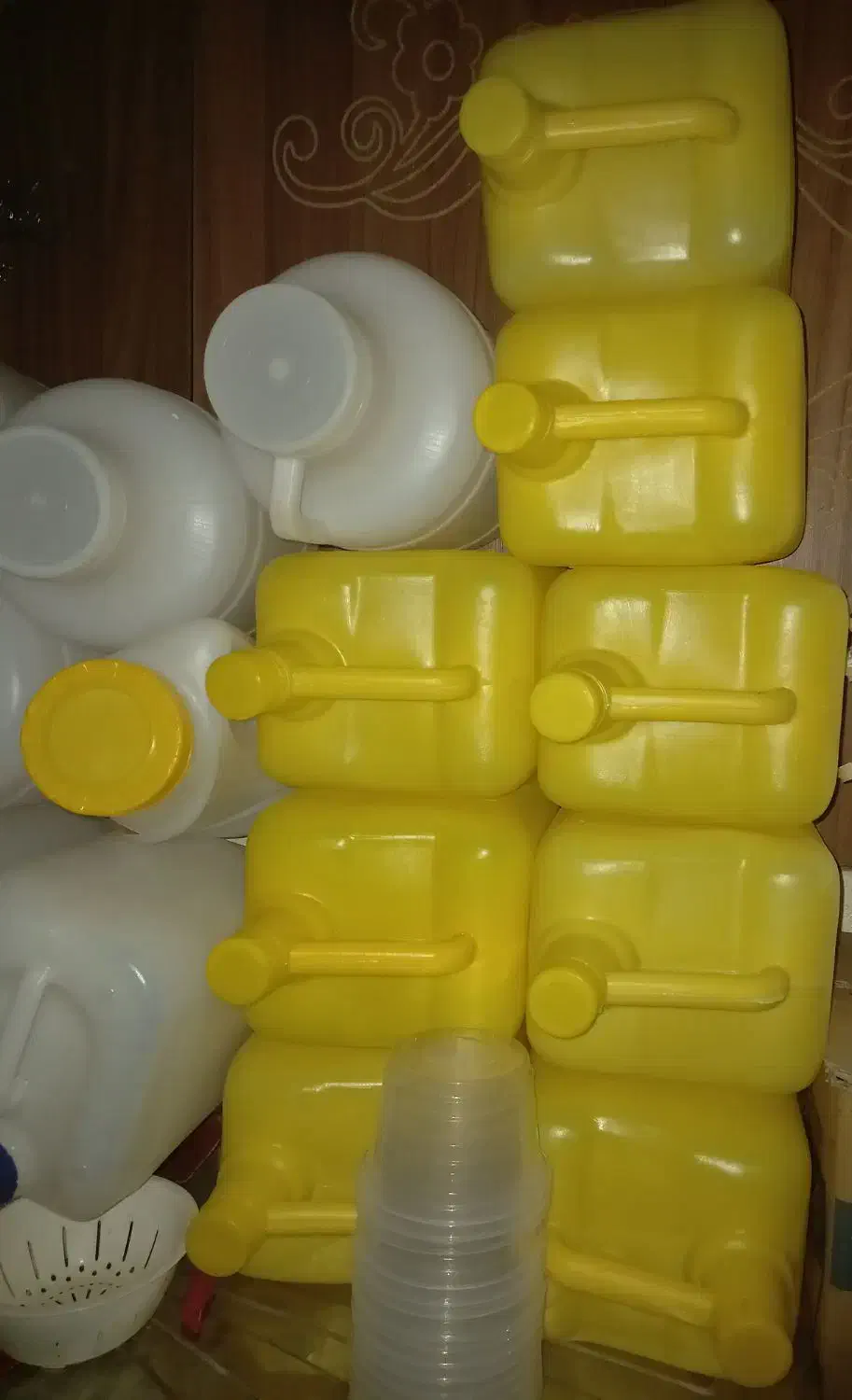 دبه و قمقمه|ظروف نگهدارنده، پلاستیکی، یک‌بارمصرف|اصفهان, حصه شمالی|دیوار