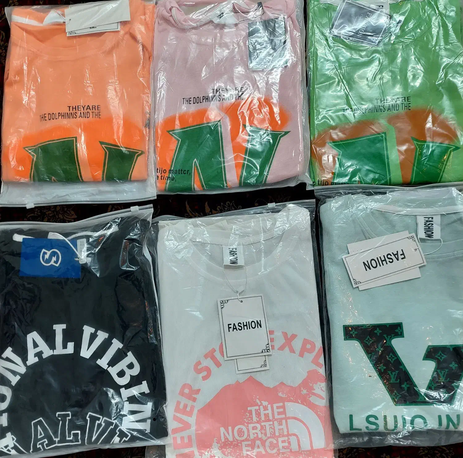 تی شرت زنانه|لباس|قم, وادی السلام|دیوار