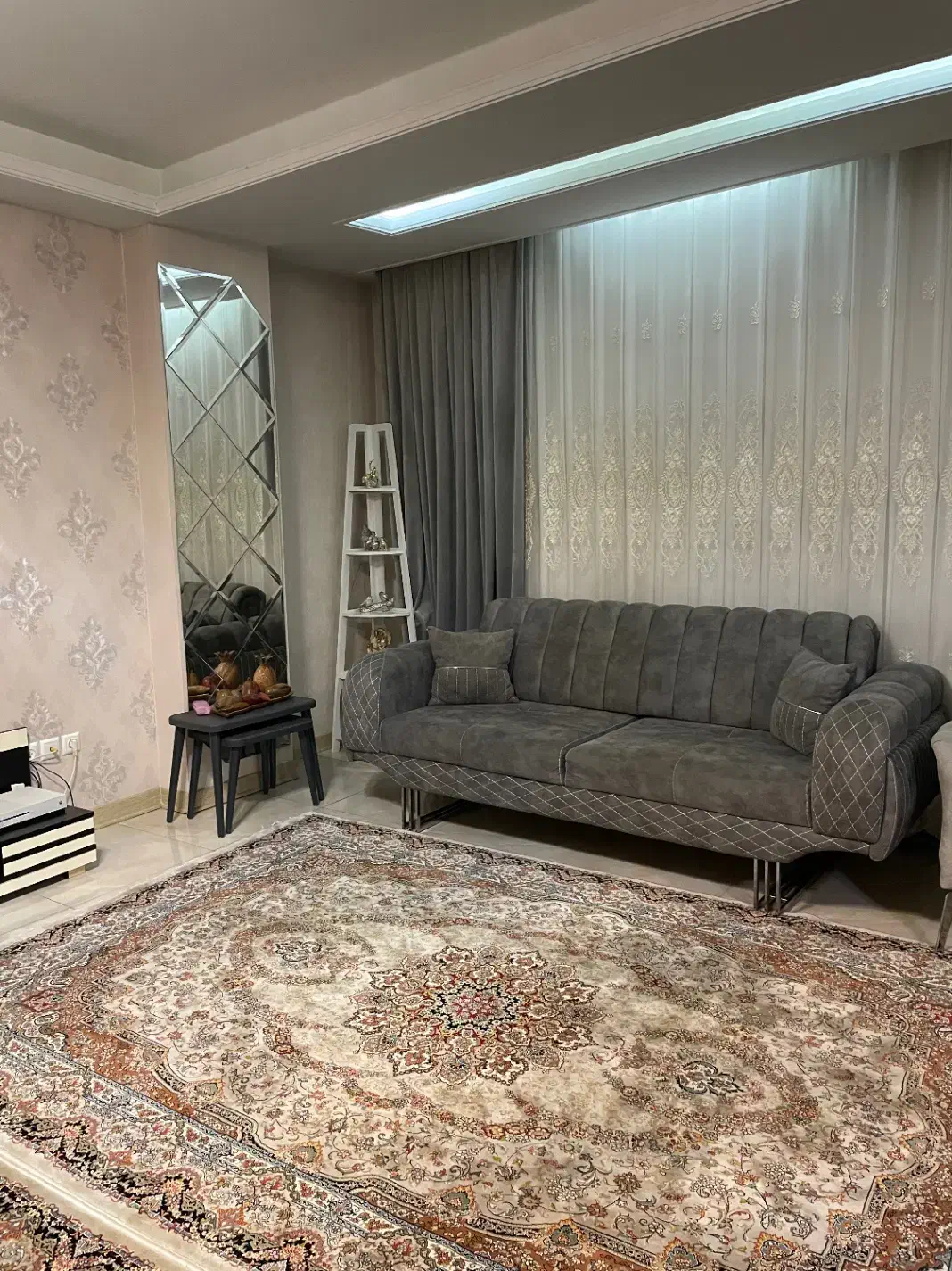 فرش ابریشمی کاملا سالم و نو|فرش|همدان, |دیوار