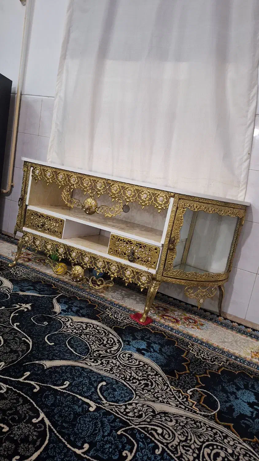 میز تی وی زیبا و سنگین برنز اصل|میز تلویزیون|بروجرد, |دیوار