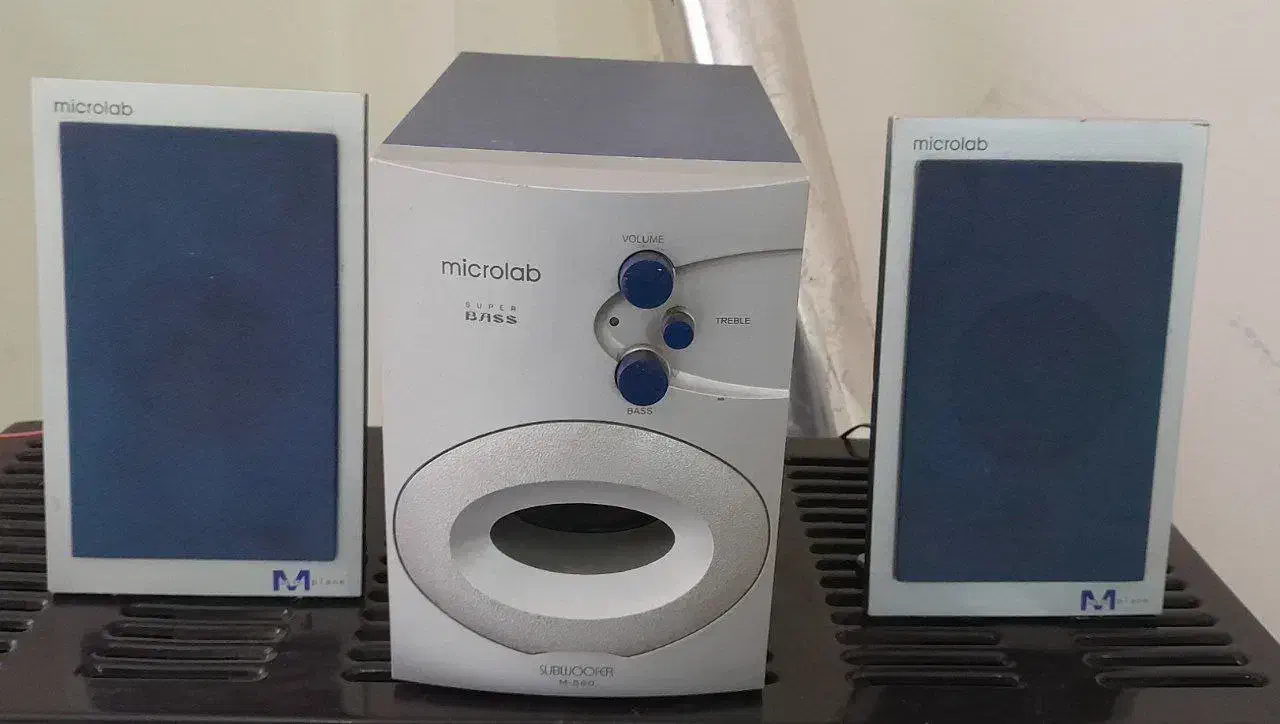 اسپیکر با منبع اصلی صدا|صوتی و تصویری|گلبهار, شهر جدید گلبهار|دیوار