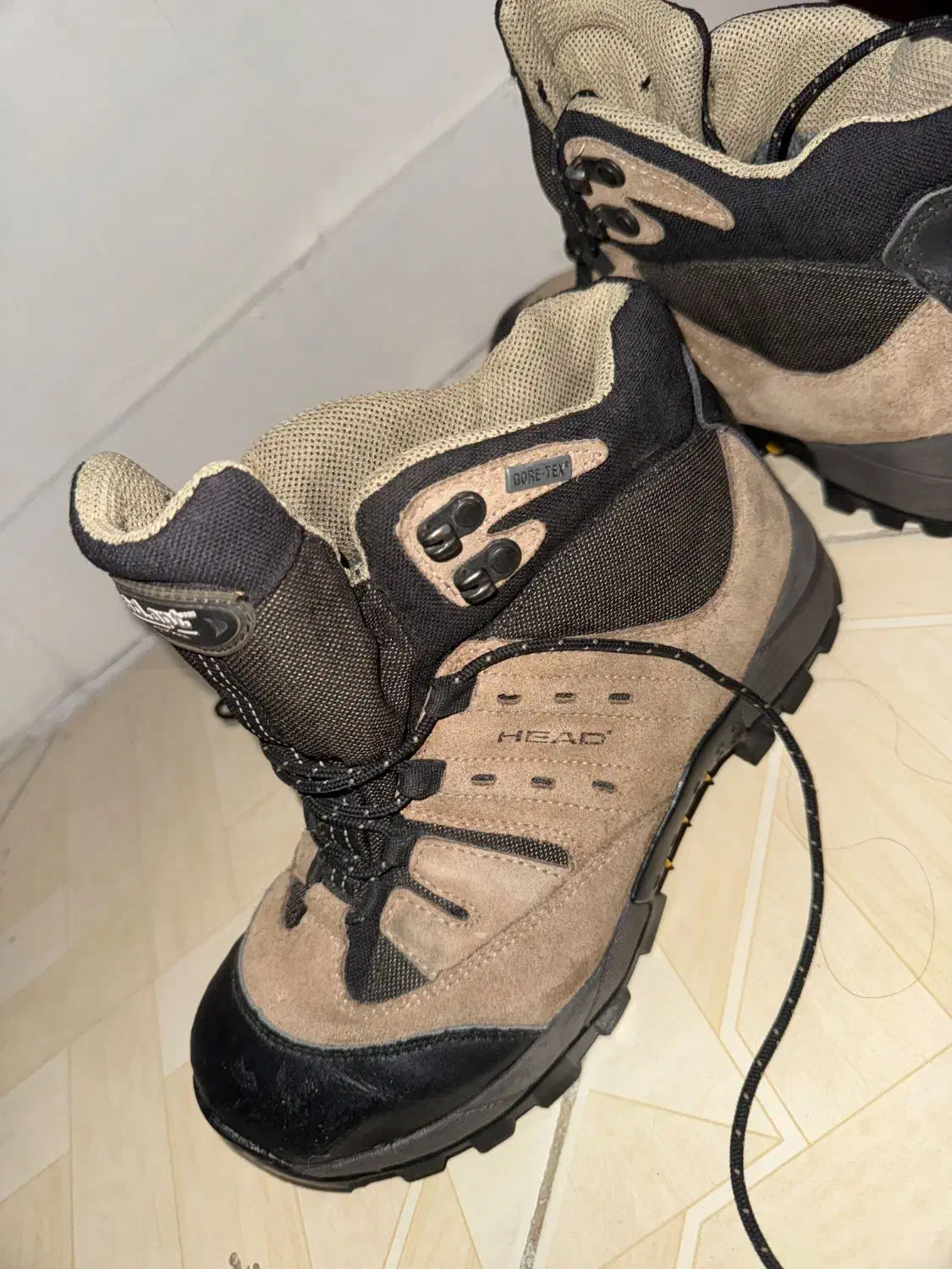 بوت کوهنوردی|کیف، کفش، کمربند|تهران, نیروی هوایی (پیروزی)|دیوار