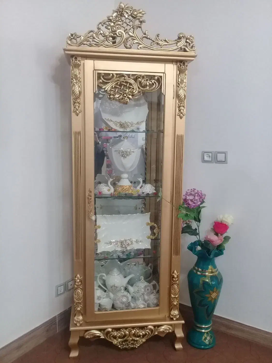 مبل و ویترین سلطنتی نوو|مبلمان خانگی و میز عسلی|قهدریجان, |دیوار