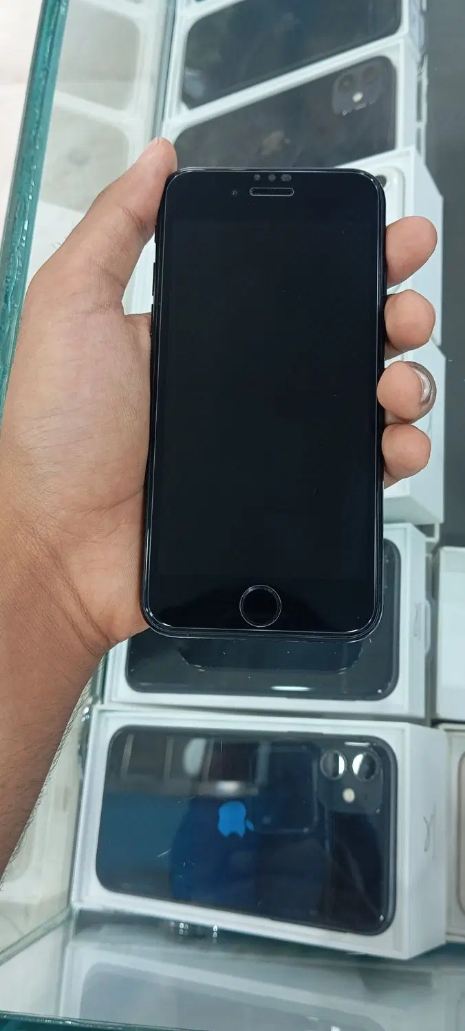 iphone SE 2020|موبایل|ساری, |دیوار