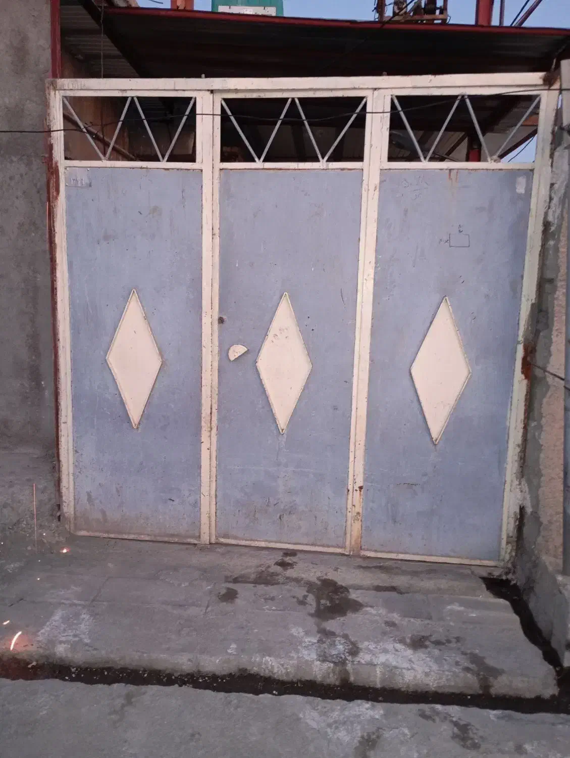 درب ماشین رو|مصالح و تجهیزات ساختمان|بیستون, |دیوار