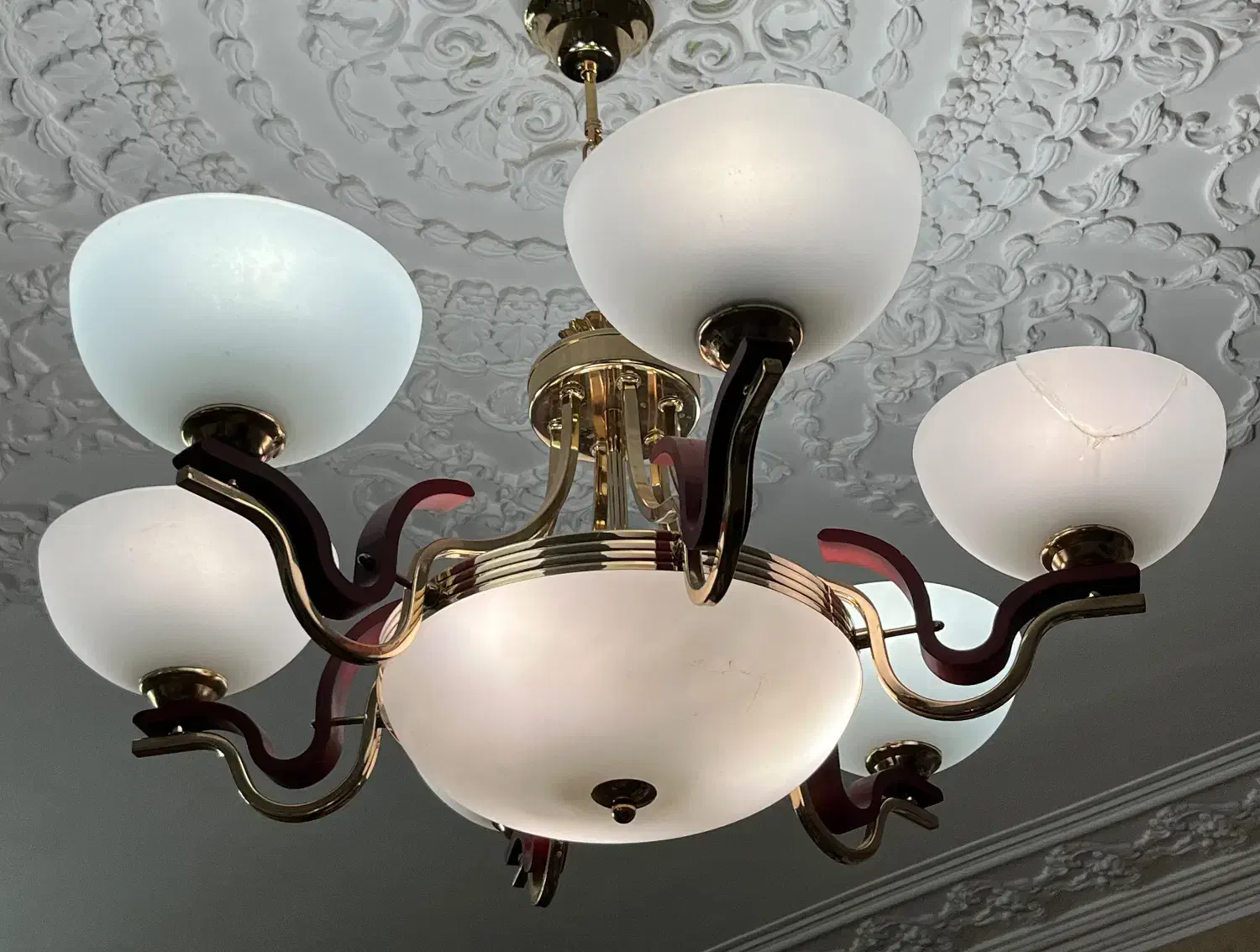 لوستر|لوستر و چراغ آویز|شیراز, قدوسی غربی|دیوار